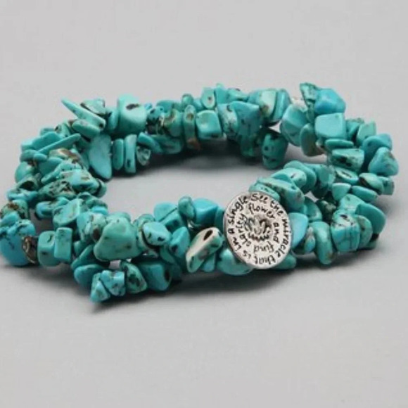 BOUTIQUE NWT WOMENS BLUE BEADED BRACELET SUMMER CASUAL BEADS ELASTIC SZ SMALL - Picture 2 of 3
